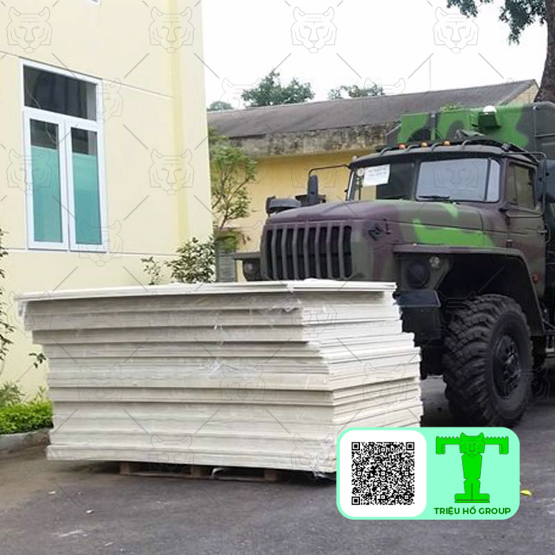 Tấm gạch mát là một loại vật liệu xây dựng có khả năng chống nóng vô cùng hiệu quả, đặc biệt là trong mùa hè oi bức, nóng nực